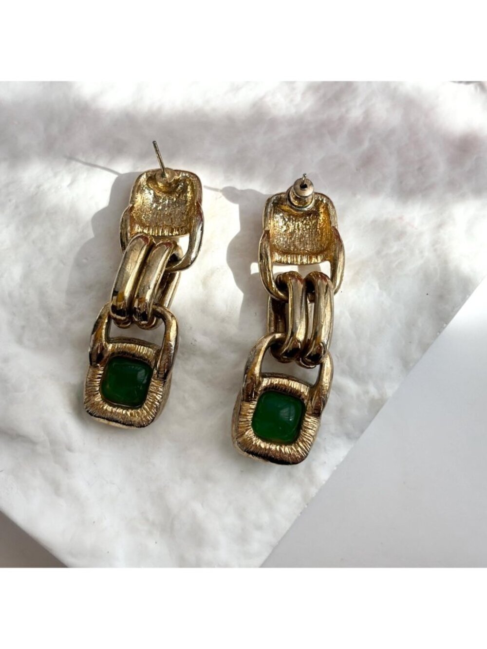 Geometric Green Stone 80's Gold Toned Vintage Post Back Costume Jewelry Earrings - Picture 4 of 11